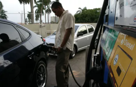 Combustibles con leve baja a partir de este viernes