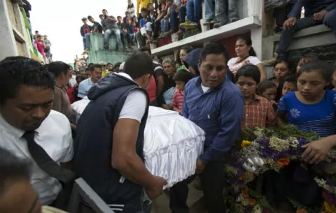 Presidente Morales pide ayuda al FBI para investigar la muerte de 40 niñas en incendio