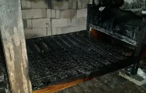 Asegura que sus hijastros le prendieron fuego a su casa en Finca 6