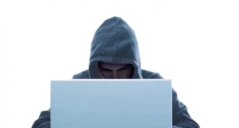 Eliminar anonimato en redes sociales favorece la cooperación frente al odio