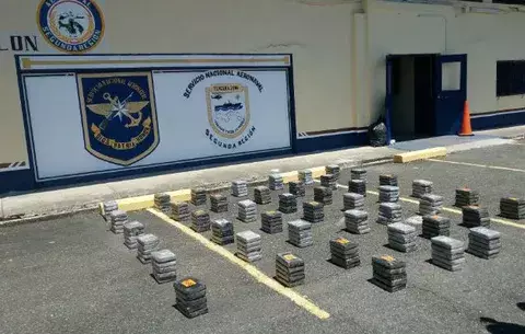 Incautan 225 paquetes de droga en costa arriba de Colón