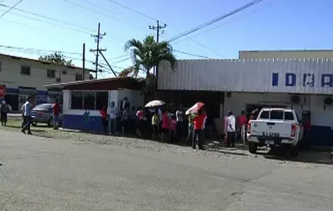 Invasores exigen agua potable en Bocas del Toro