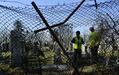 Una ola de antisemitismo golpea EE.UU. con más de 100 amenazas de bomba en 2017