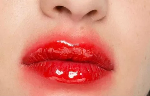 Labios de vampiro, última tendencia en maquillaje