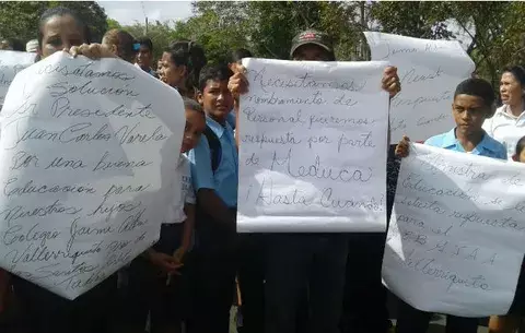 Estudiantes de Vallerriquito de Las Tablas sin personal administrativo