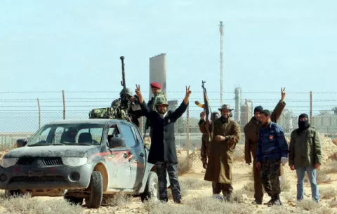 Una veintena de muertos en combates entre Hafter e islamistas en Bengasi