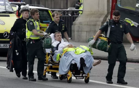Cuatro muertos y al menos veinte heridos en ataque terrorista en Londres