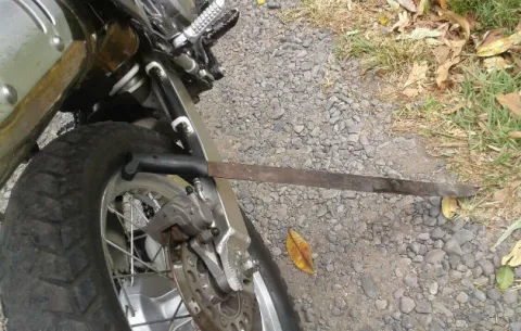 Operan en ambas piernas a hombre macheteado en sembradío de otoes 