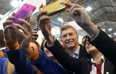 Piden abrir investigación contra Macri por concesión de rutas aéreas