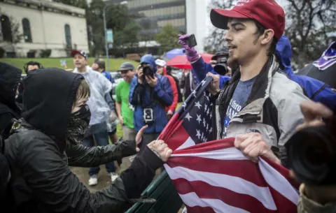 Partidarios de Trump marchan en varias ciudades de EE.UU. 