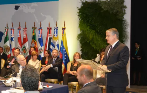Gobierno suscribe convenios con CAF por 170 millones de dólares
