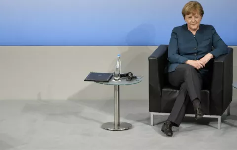 Trump quiere tener relación personal con Merkel y pedirle consejo sobre Putin