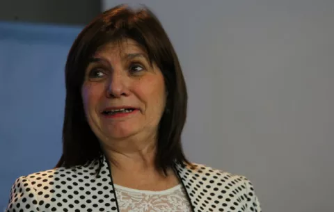 Motociclistas protestan en Argentina por ley que obliga a grabar patente en cascos