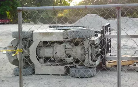 Santeño pierde la vida al caerle el montacargas que operaba 