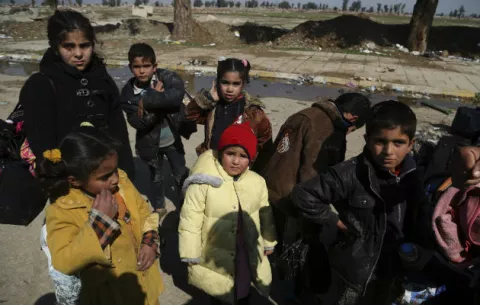 Más de 57,000 civiles abandonan el oeste de Mosul desde arranque de ofensiva