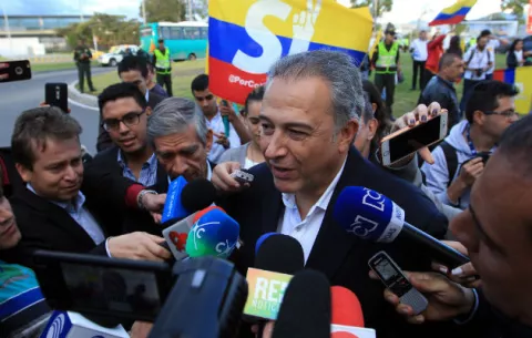 Congreso colombiano elige a Óscar Naranjo como Vicepresidente del país