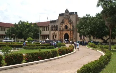 Investigan posible caso de intoxicación en estudiantes de la Normal de Santiago