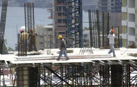 Crean comisión para impulsar el sector de la construcción