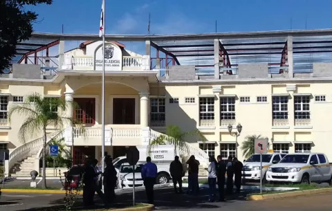 Tribunal lo condena a 90 meses, pero podría quedar libre 