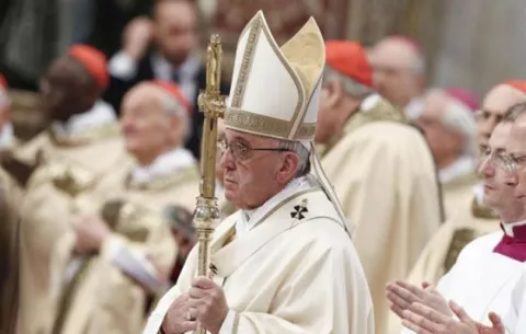 El papa denuncia un mundo donde se especula con inmigrantes y jóvenes