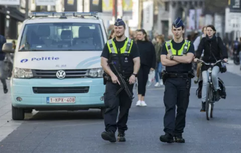 Hombre conduciendo a gran velocidad provoca pánico en Bélgica