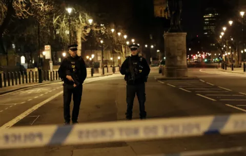 May mantiene nivel alerta tras condenar el "repulsivo y depravado" atentado