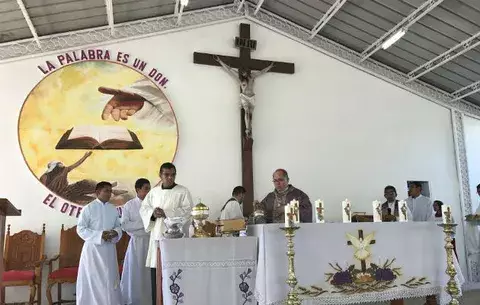 Filas interminables hasta la imagen de Jesús Nazareno en Atalaya