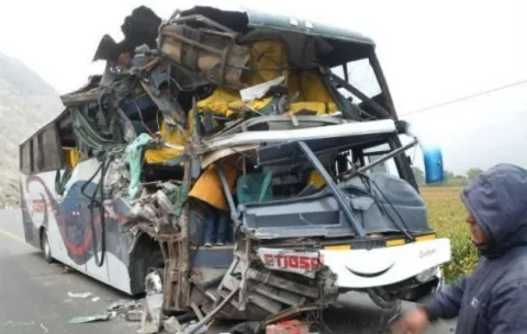 Accidente de tránsito deja 6 muertos y 15 heridos en Perú