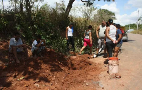 Cortan conexiones para exigir suministro de agua en Playa Chiquita