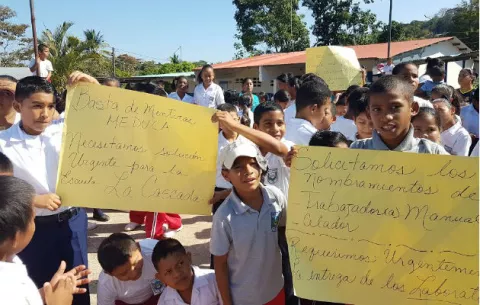 Protestan padres de familia y alumnos de la escuela La Cascada en Arraiján