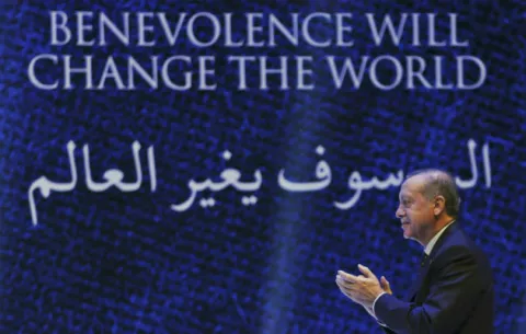 Erdogan acusa a Ángela Merkel de apoyar el terrorismo