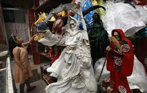 La Santa Muerte atrae a devotos en México 