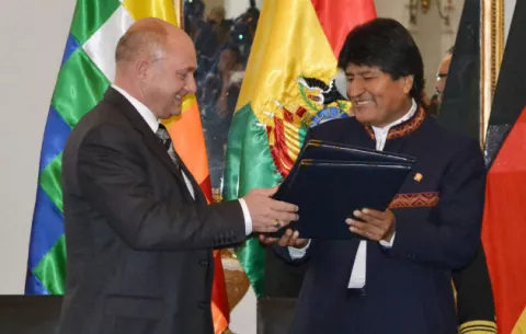 Bolivia y Alemania firman convenio para el ‘tren bioceánico’