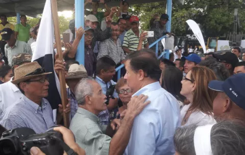 En Chiriquí, jubilados le gritan a Varela que vete el anteproyecto de ley 461