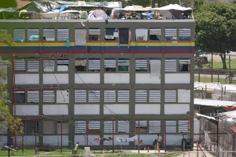 Iglesia venezolana pide diligencia en investigación de fosa hallada en cárcel