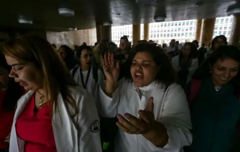 Estudiantes y personal de la salud exigen solución a crisis en Venezuela