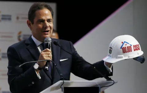Vicepresidente colombiano entrega renuncia para postularse en 2018 