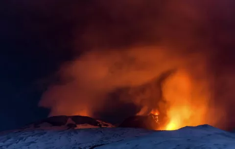 Diez heridos por la explosión de un cráter del Etna