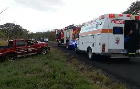 Hombre muere en vuelco en vía hacia Río de Jesús