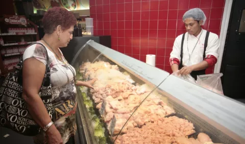 Importadores venden pollo que afecta la salud