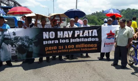 Jubilados y pensionados protestan en Bocas y en Chiriquí por sus  décimos