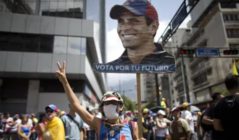 Opositores atacan un edificio del máximo tribunal venezolano