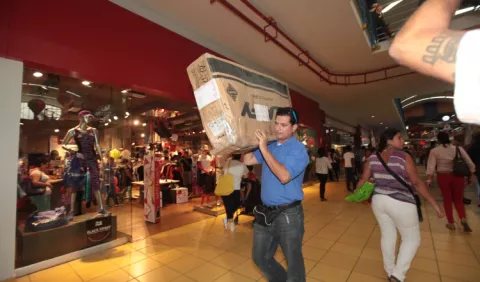 Alza en el costo de la vida baja disposición  al consumo 