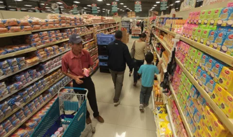Baja la elaboración de productos alimenticios en el país y sube precio