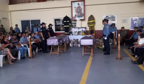 Despiden a las dos bomberas fallecidas