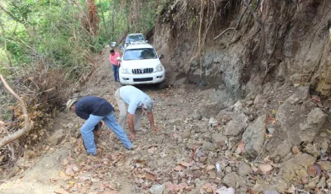 Productores solicitan construir una carretera para unir dos regiones