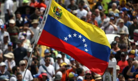 Oposición venezolana en nueva  movilización desafiando a Maduro