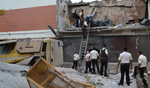 Ya van catorce  detenidos por       'robo del siglo'