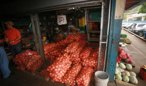 Productores e intermediarios, en disputa por las ganancias