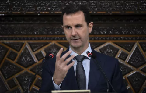 Crece la presión sobre Bashar  al Assad; EE.UU. lanza misiles 